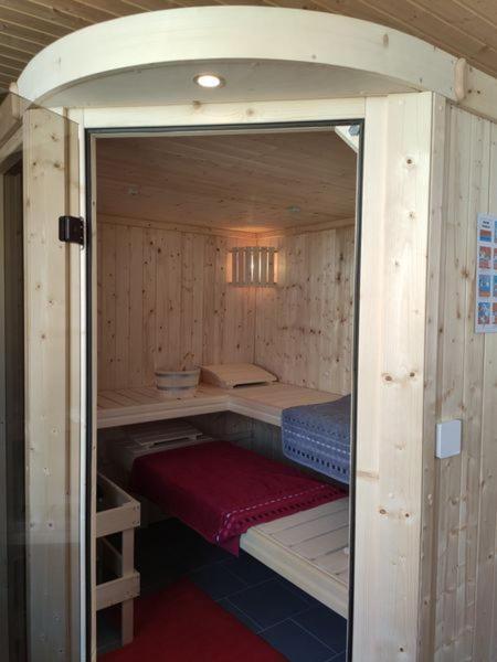 Ferienhaus Blaue Blume Mit 11 Kw Ladestation, Kamin, Terrasse, Eingezaeuntem Garten, Sauna, Wlan, Netflix, 2 Hunde Willkommen! Гюнтерсберге Экстерьер фото